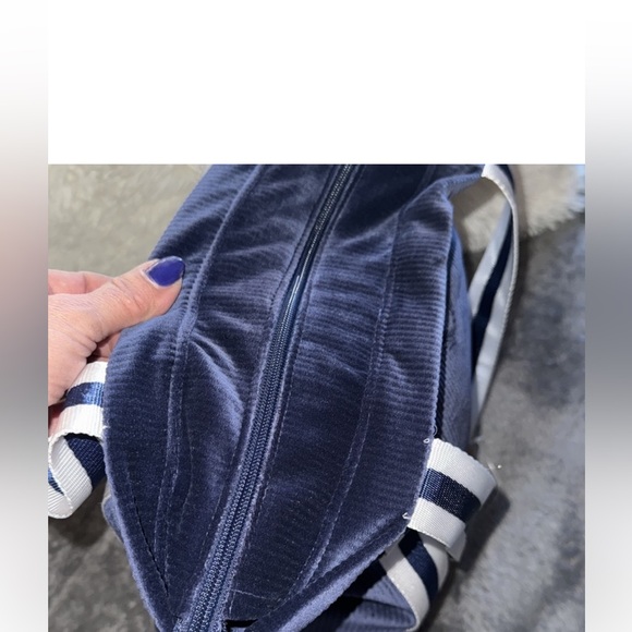 NWT- Victoria Secret Zippered Velour Navy Tote Bag - Picture 4 of 9